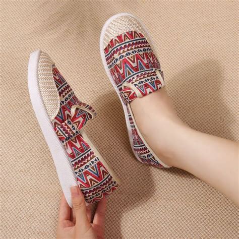 Malambot na sapatos ang nararapat isuot .